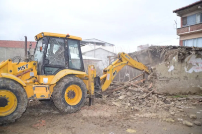 Yenişehir’de metruk binalar yıkılıyor