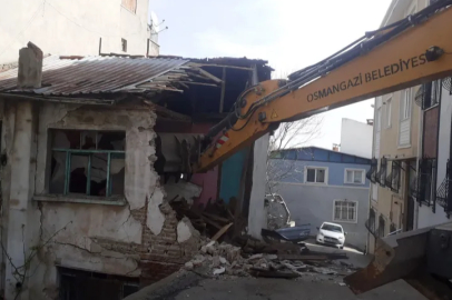 Osmangazi’de metruk binalar yıkılıyor