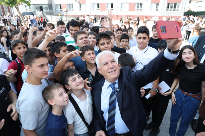 Büyükşehir'den öğrencilere eğitim desteği