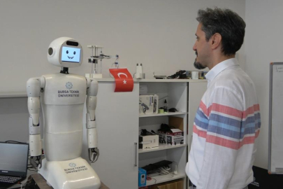 Bursa'da geliştirilen insansı robot "Moria" insanlarla etkileşime geçiyor