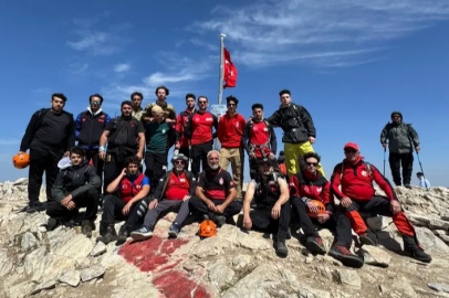 Zaferi zirvede kutladılar