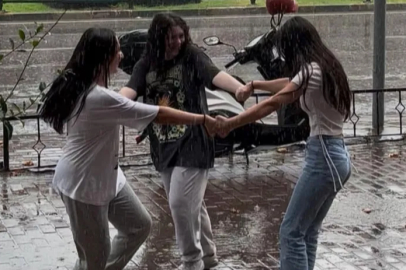 Bursa’da yağmur sevinci...Böyle dans ettiler