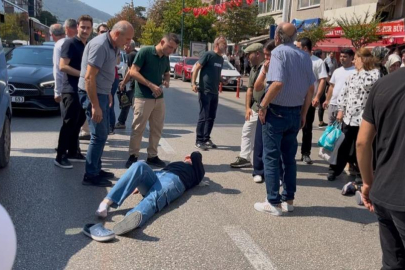 Bursa'da yolun karşısına geçen 2 kadına motosiklet çarptı