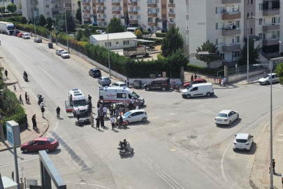 Bursa'da otomobil ile çarpışan motosikletteki çift yaralandı