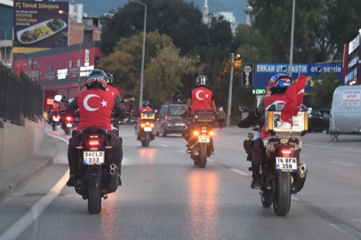 Motosikletli kortej herkesi coşturdu