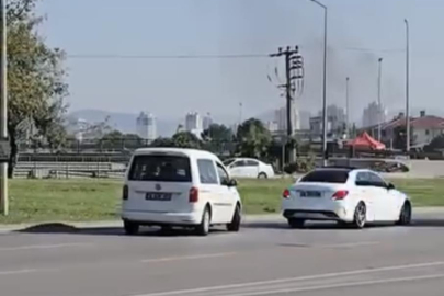 Bursa'da anayolda geri geri ilerledi, kazaya karıştı olay yerinden böyle kaçtı