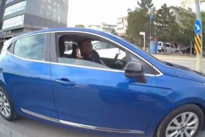 Bursa'da virajda yol tartışması kask kamerasında