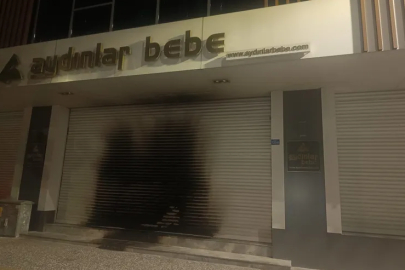 Bursa’da giyim mağazası kundaklandı: Şüpheli olayı kayda aldı!
