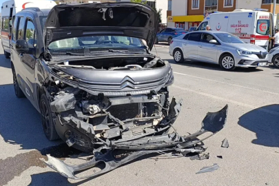 İnegöl’de zincirleme kaza gibi çarpışma: 4 kişi hastaneye kaldırıldı