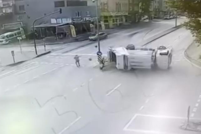 Bursa'da çöp kamyonu refüje girdikten sonra takla attı