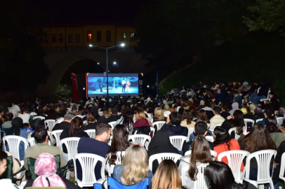 Bursa’da sanat sokaklarda: Sinema günleri büyük ilgi görüyor