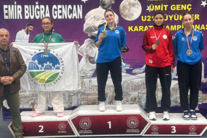 Körfezli karateciler Bursa'dan madalyayla döndü