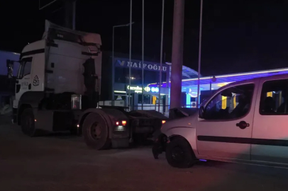 İnegöl'de ani fren kazaya neden oldu: 2 kişi yaralandı