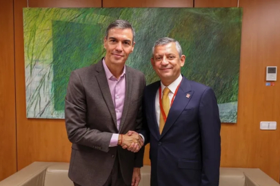 Özel'den İspanya Başbakanı Sanchez’e ziyaret