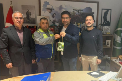 Bursa'da bulduğu altın dolu çantayı polise teslim etti