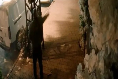 İnegöl'de kuaförün camına yumurta fırlattı: Şüpheli aranıyor