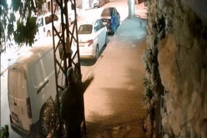 Kapalı olan kuaförün camlarına yumurta fırlattı