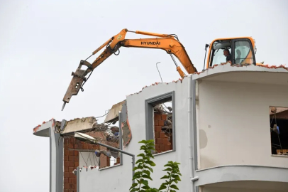 Osmangazi’de kaçak yapıya geçit yok: İzinsiz katlar yıkıldı