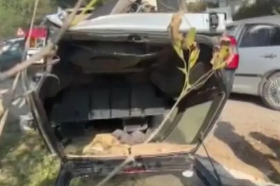 Bursa’da feci kaza: Otomobil refüje çarpıp takla attı