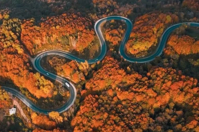 İnegöl-Domaniç yolu sonbaharda renk cümbüşüne döndü
