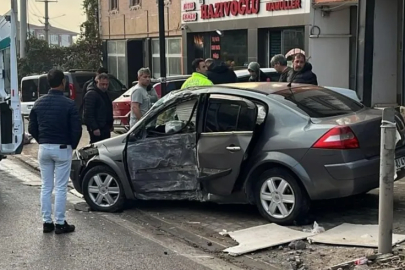 Bursa'da beton direğe çarpan otomobil sürücüsü yaralandı