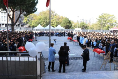 Demirtaşpaşa Mesleki ve Teknik Anadolu Lisesi'nde önlük giyme töreni düzenlendi