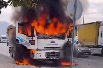 Bursa'da seyir halindeki kamyon alev alev yandı