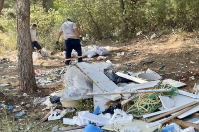 Nilüfer Belediyesi, insanların doğaya attığı molozları kamyon kamyon temizledi