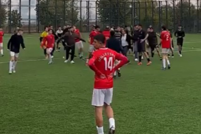 Bursa’da U16 maçında yumruklar konuştu