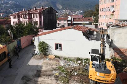 Osmangazi’de arkeolojik sit alanındaki kaçak yapı yıkıldı