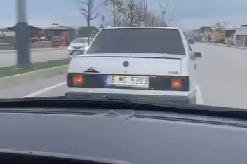Bursa’da bir otomobil tartıştığı sürücünün önünü kesti