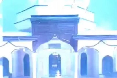 Bursa’da şiddetli yağış sırasında Emirsultan Camii’ne yıldırım isabet etti