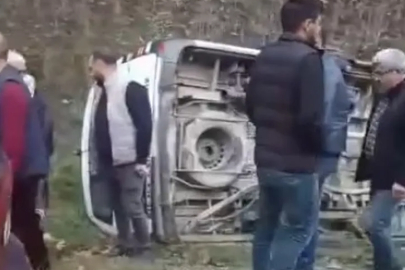 Orhaneli’nde yolcu minibüsü devrildi: 8 yolcu hafif yaralandı