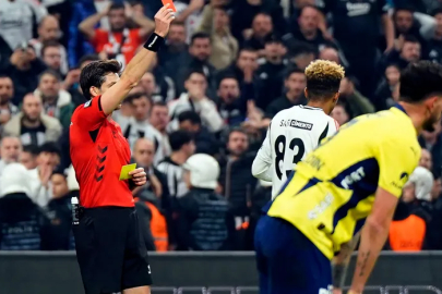 Beşiktaş ile Fenerbahçe arasındaki son 50 derbide 34 kırmızı kart çıktı