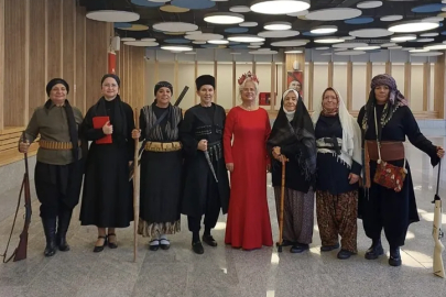 Nilüfer Kadın Korosu'ndan Cumhuriyet defilesi