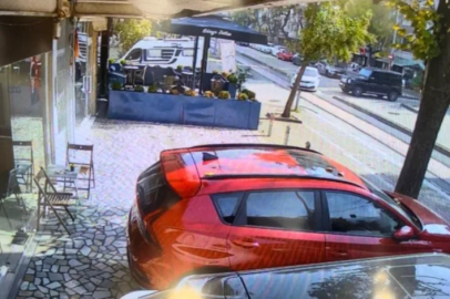 Bursa'da feci kaza: Tatlıcı dükkanına daldı