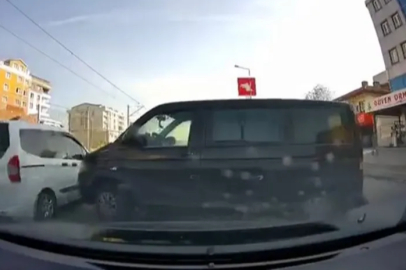 Bursa’da facia teğet geçti! Kamyonet sürücüsü ölümden döndü