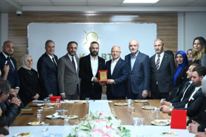 Bursa'da 800 yeni üye AK Parti'ye katıldı