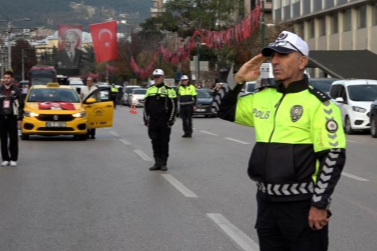 Atatürk, Bursa'da törenlerle ve duygusal anlarla anıldı