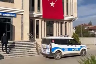 Bursa'da 28 yıl 8 ay hapis cezasıyla aranan 2 kişi yakalandı