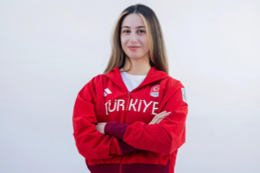 Belediyespor'lu Özge Yılmaz'dan gümüş madalya