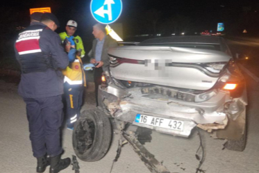 Bursa'da kırmızı ışıkta duran otomobile arkadan çarptı: 1'i çocuk 5 yaralı