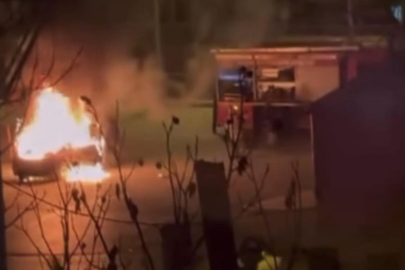 Bursa'da hafif ticari araç yanarak kül oldu