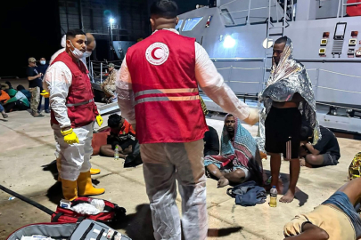 Libya açıklarında 95 göçmeni taşıyan iki tekne alabora oldu: 4 ölü