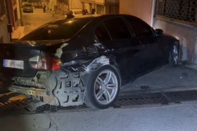 Bursa'da 'dur' ihtarına uymadı, 3 araca ve duvara çarptı