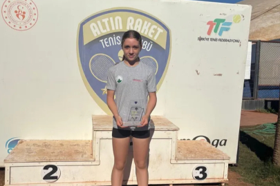 Osmangazili raket şampiyonluk kürsüsüne oturdu