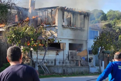 Bursa'da bir ev küle döndü, yanındaki bina hasar gördü
