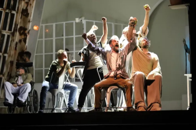 Şehir Tiyatrosu perdelerini öğretmenler için ücretsiz açıyor