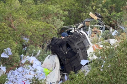 İznik-Yenişehir yolunda TIR uçurumdan yuvarlandı: 2 ölü