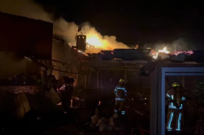 Bursa'da kafede çıkan yangın işletmeyi küle çevirdi